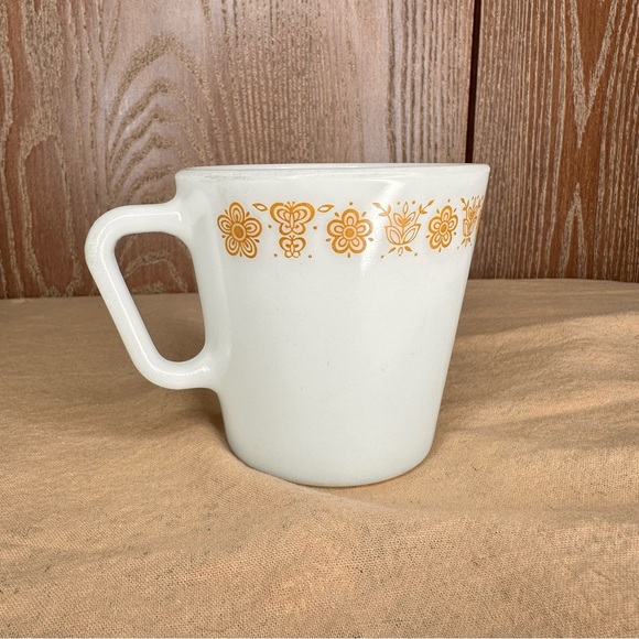 PYREX Butterfly Gold Mug Cup White Glass D-handle 1410 Coffee Tea Cups USA Made - Picture 1 of 6